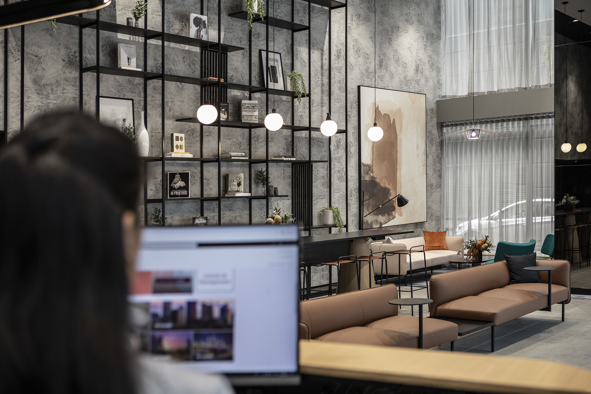 travelodge-hotel-docklands-melbourne-lobby-talent-04-2020